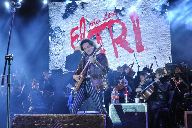 El aniversario número 48 del grupo de rock mexicano El Tri se festejó junto con el 24 aniversario de la Orquesta Filarmónica del Estado de Querétaro (OFEQ).