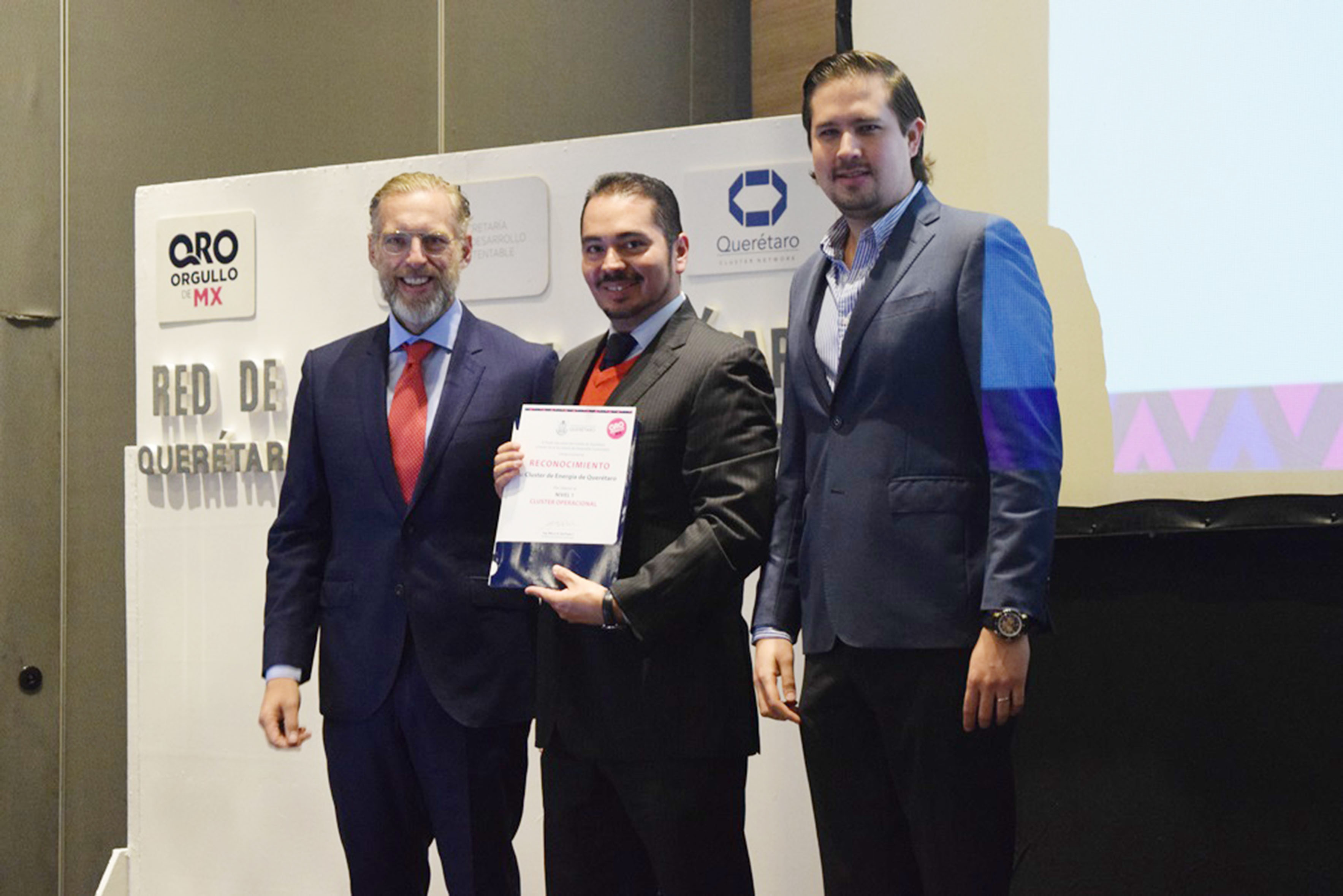 Reconocen trayectoria de clústers queretanos