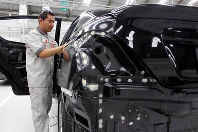 Plantean retos para el sector automotriz