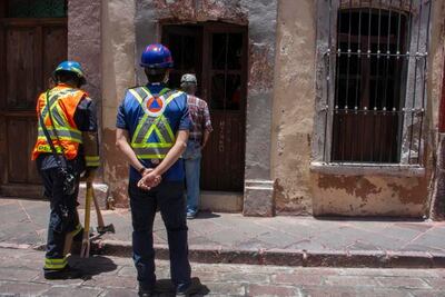 Desalojan a familia de casona dañada