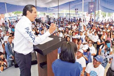 Domínguez presenta su plan de desarrollo 