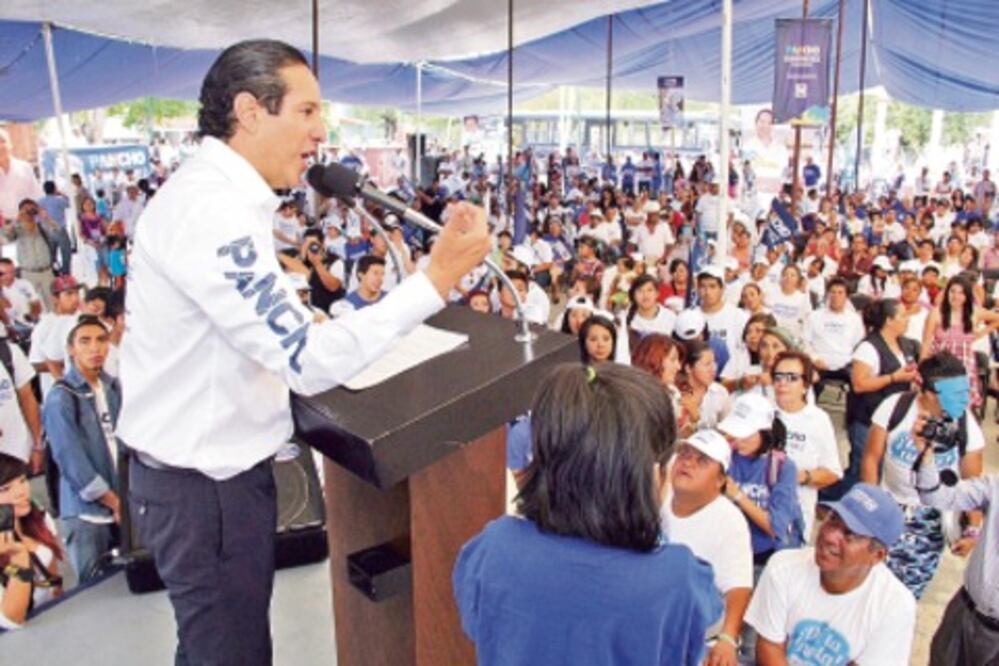 Domínguez presenta su plan de desarrollo 