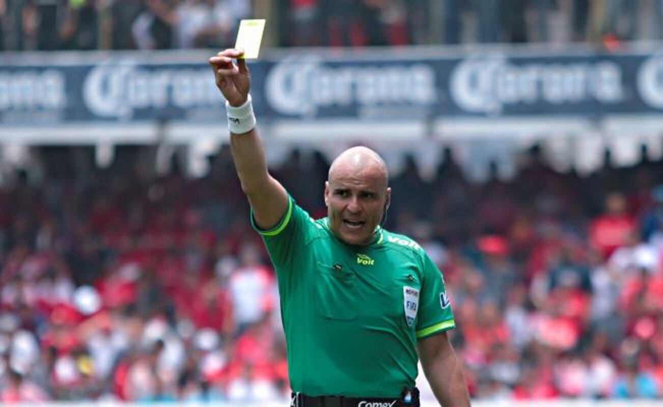 Francisco Chacón pitará el Clásico Nacional