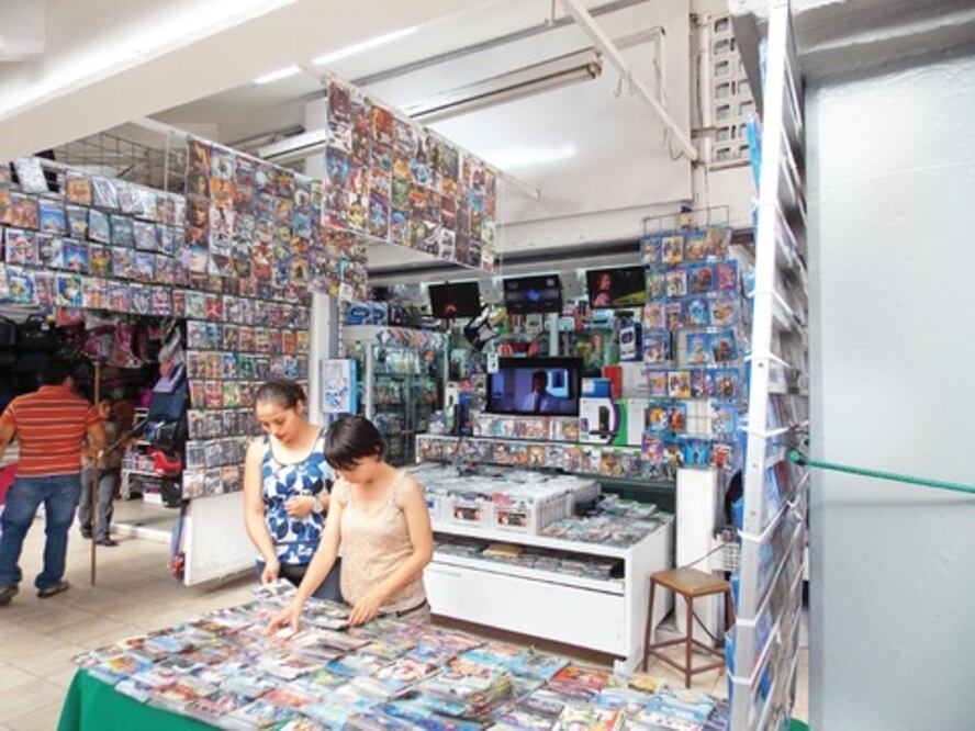 Acusan de piratería en varios mercados