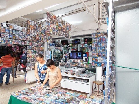 Acusan de piratería  en varios mercados