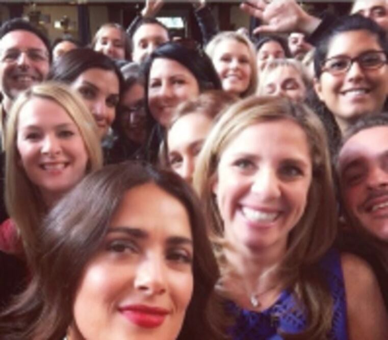 Salma abre cuenta de Facebook