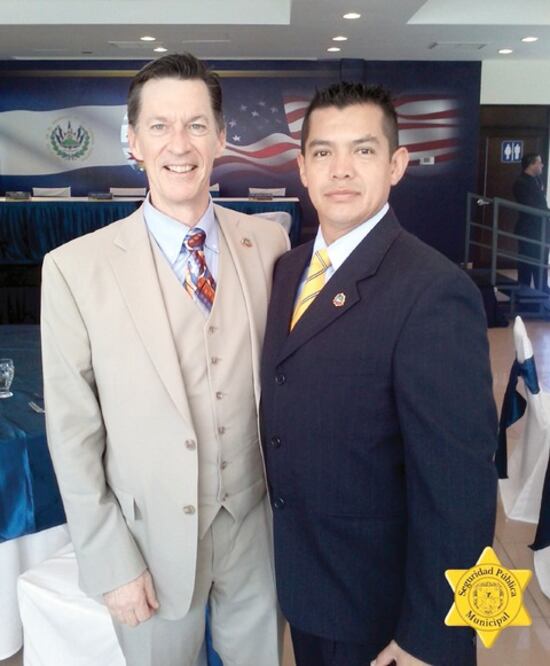 Capacitan agencias de EU a policía municipal