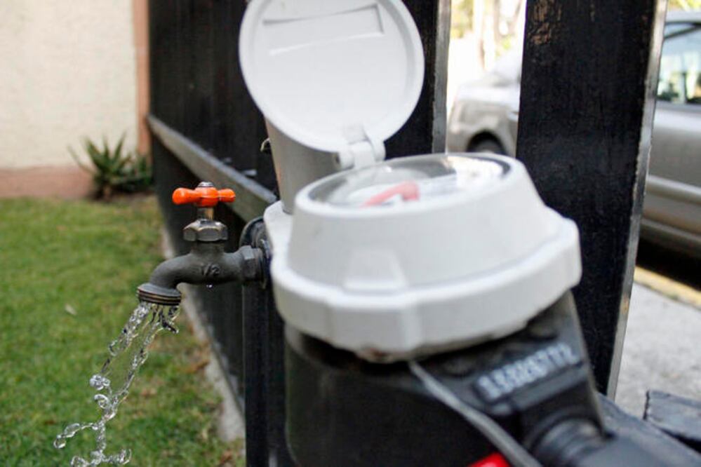 Regularizan tomas Desde 2016 la JAPAM inició un programa de regularización de tomas de agua para determinar el panorama completo. (Archivo. EL UNIVERSAL)