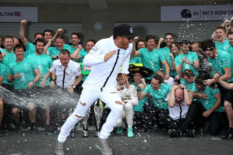 Hamilton se echa a la bolsa a los fans mexicanos