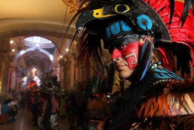 Ofrendan concheros sus danzas y cantos rituales