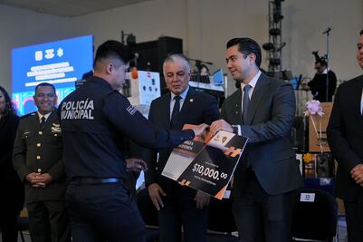 Suben 10% el salario a policías capitalinos 