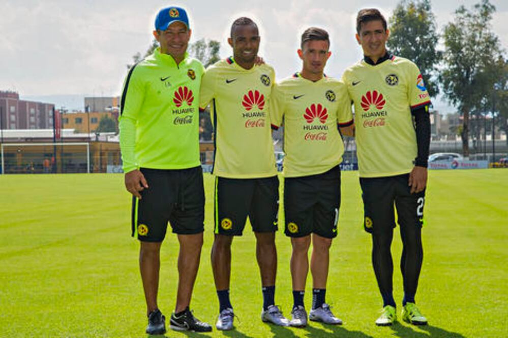 Se comprometen al título