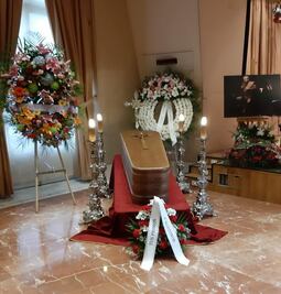 Con lluvia y música despiden a Cortez