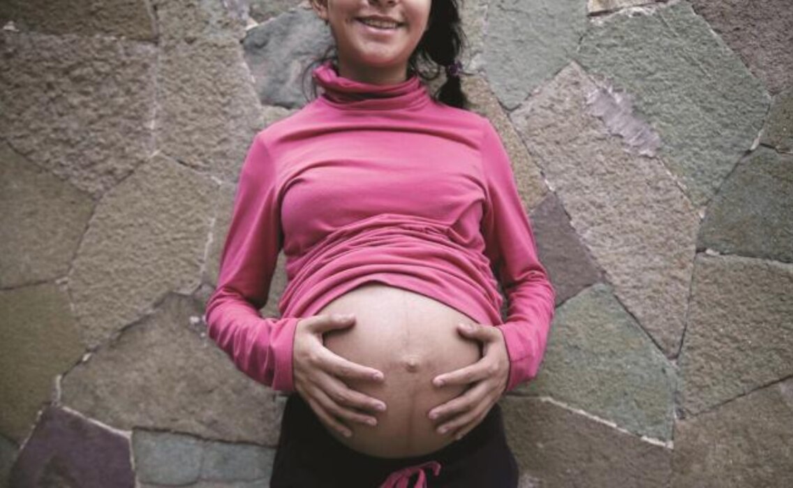 En 70% de embarazos en niñas, los padres son adultos