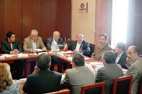 De la Isla delinea nuevos alcances de Foro bicultural