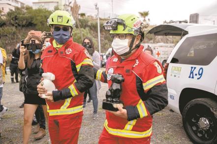 Con honores, el último adiós a Athos y Tango