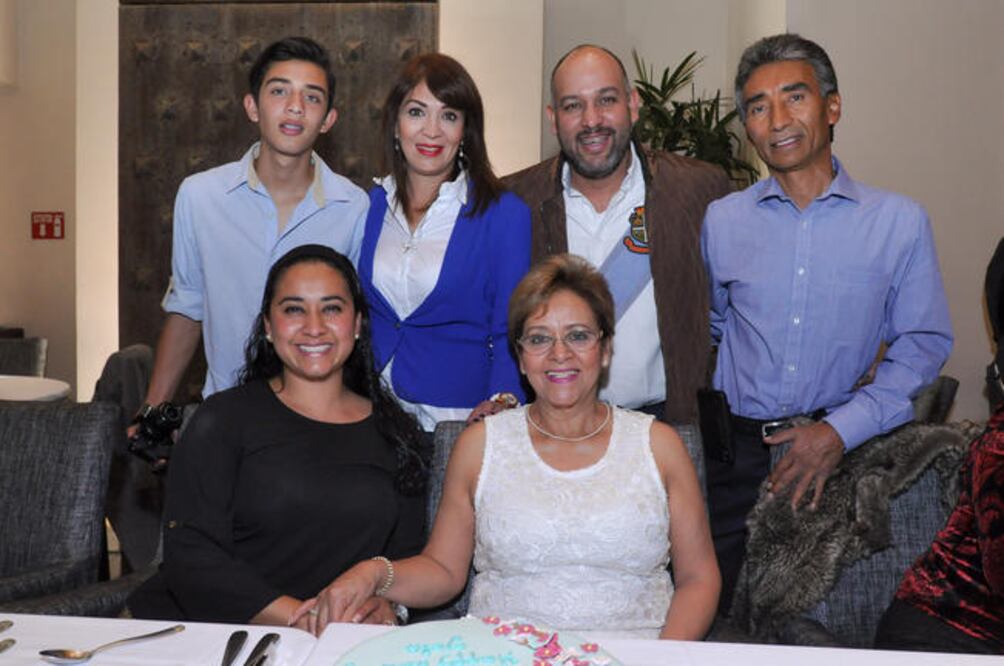 Yolanda Tapia festeja nuevo ciclo