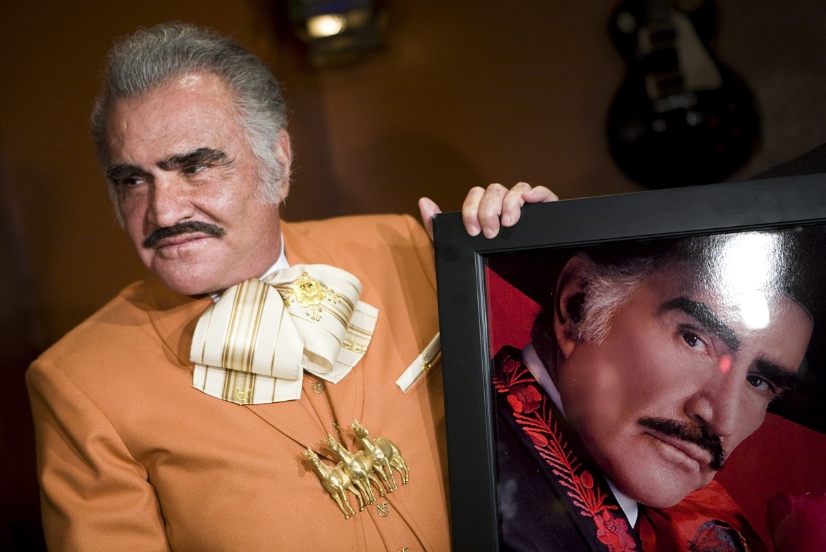 Vicente Fernández inició su carrera artística con 100 pesos en la bolsa 