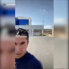 #Video. Con patineta y suero, Roberto Sosa recrea video viral