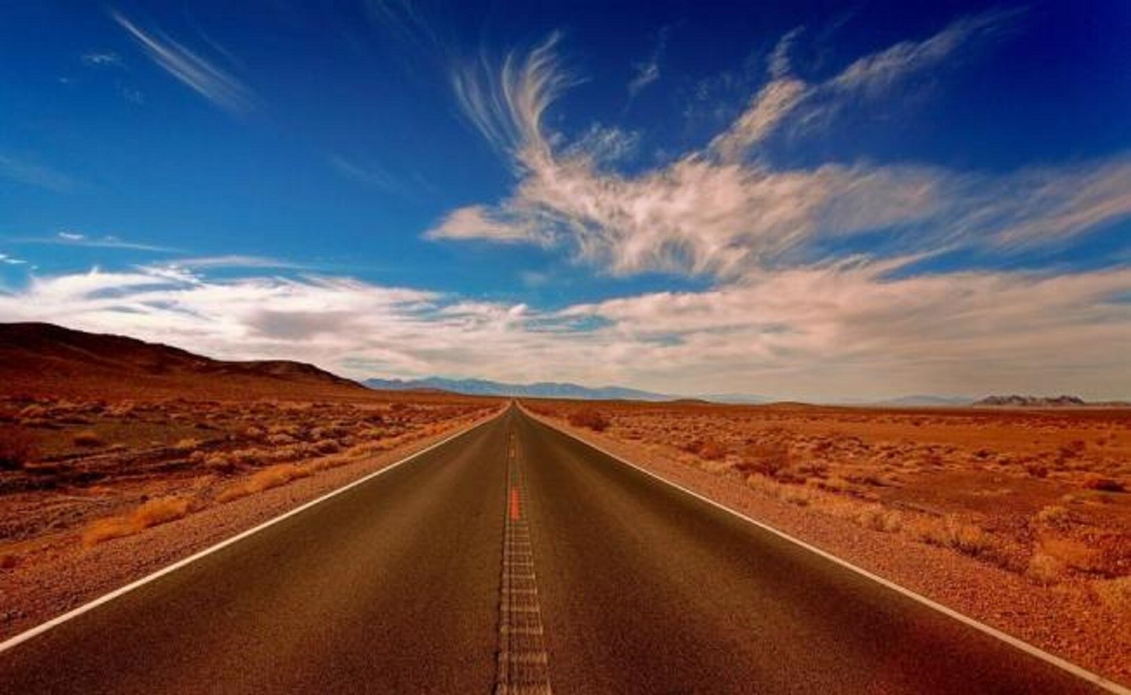 La carretera recta más larga (y solitaria) del mundo