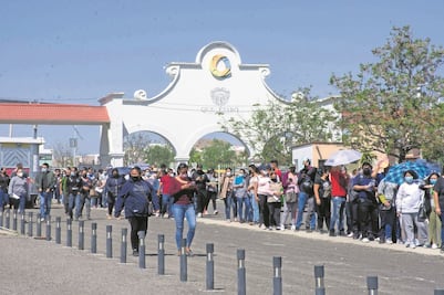 Esperan hasta cuatro horas para recibir el refuerzo antiCovid en Querétaro