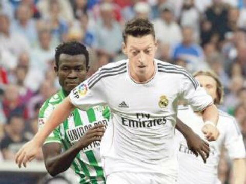 Mesut Özil del Madrid al Arsenal