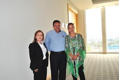 Premian a empresas aduanal y creativa