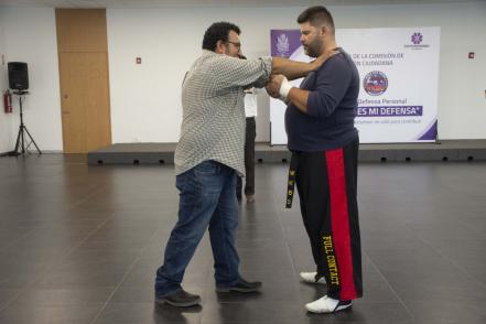 Dojo legislativo, empleados aprenden a defenderse