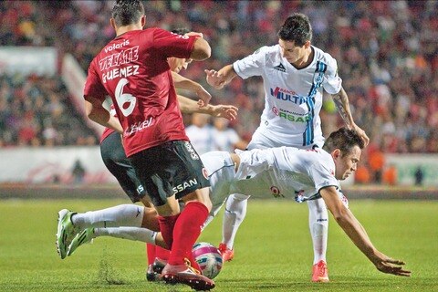 Gallos en picada, cae al peldaño 12