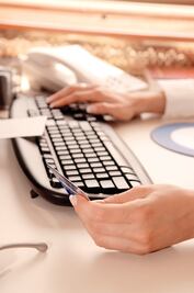 Casi obligados, comercios queretanos comienzan a migrar a las ventas online 