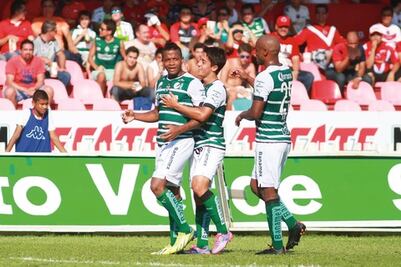 Con poco, Santos le pega al Tiburón