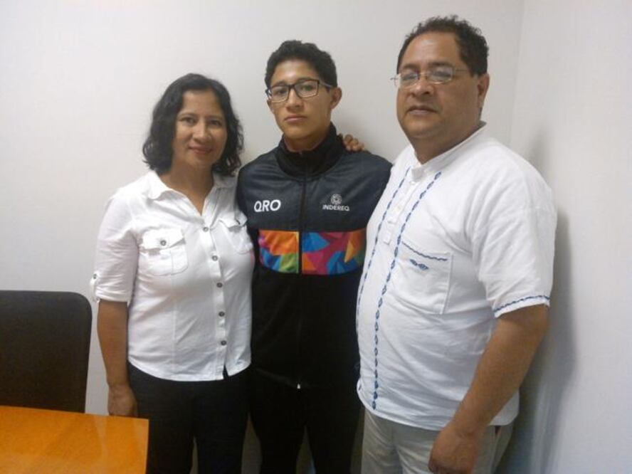 El apoyo de la familia es fundamental para Santiago Cardozo de 16 años, seleccionado nacional en este deporte. (DOMINGO VALDES/ EL UNIVERSAL)