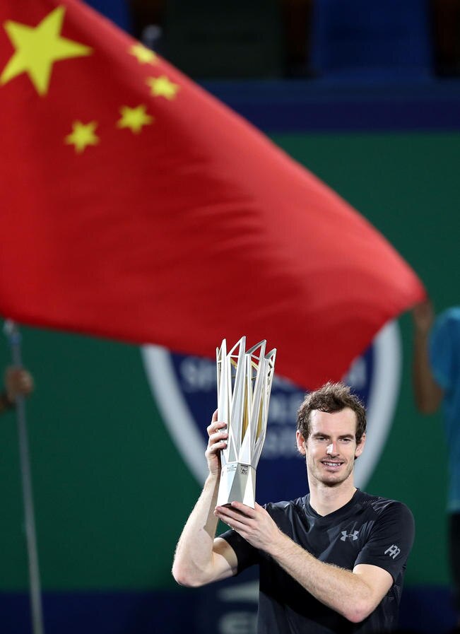 El tenista británico derrotó a Roberto Bautista Agut por 7-6 (1), 6-1, para conseguir su segundo título en dos semanas y sexto en la temporada. (FOTO: FAN JUN. XINHUA)