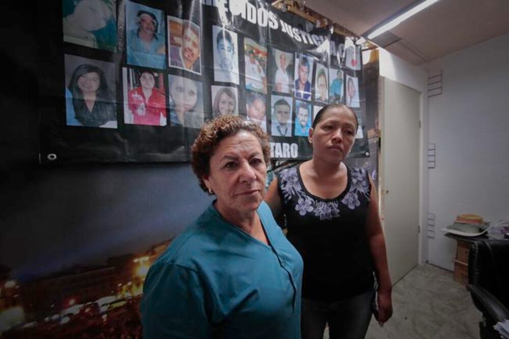 Sara y María son dos madres que no saben nada de sus hijos desaparecidos, uno desde hace 10 años (Juan) y otro cumplirá tres años en septiembre (Bryan) (VÍCTOR PICHARDO. EL UNIVERSAL)