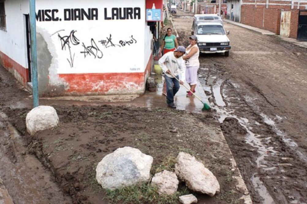  Llenan costales contra temporales 