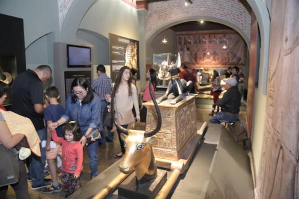 Visitantes, encantados con Tutankamón