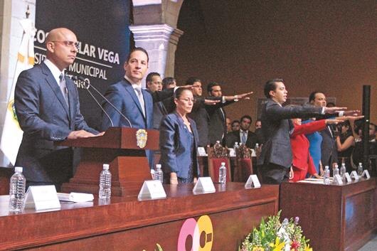 Pide Aguilar trabajar juntos 