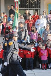 Madres exigen más atención a escuela