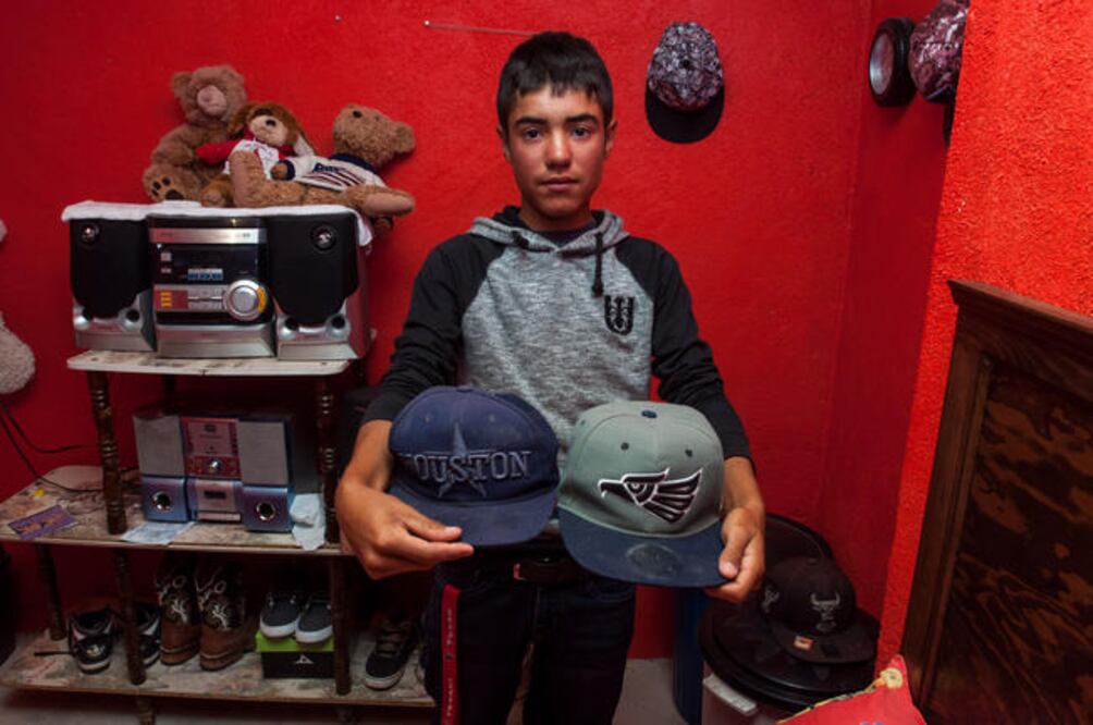 Diego, de 15 años de edad, dejó la secundaria cuando le faltaban dos meses para completar el primer año de estudio. Desde entonces se dedica a cuidar los animales de su abuelo. (Fotos: RICARDO LUGO)