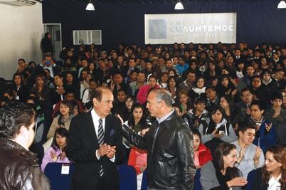 Calzada dialogó “De líder a líder” 