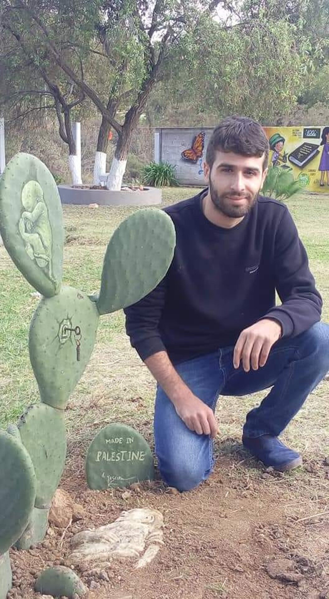 Palestino plasma su arte en nopales