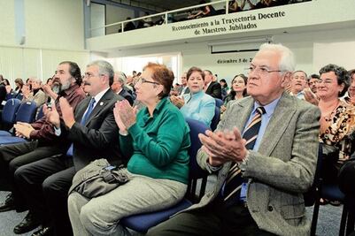 Contratarán a más profesores