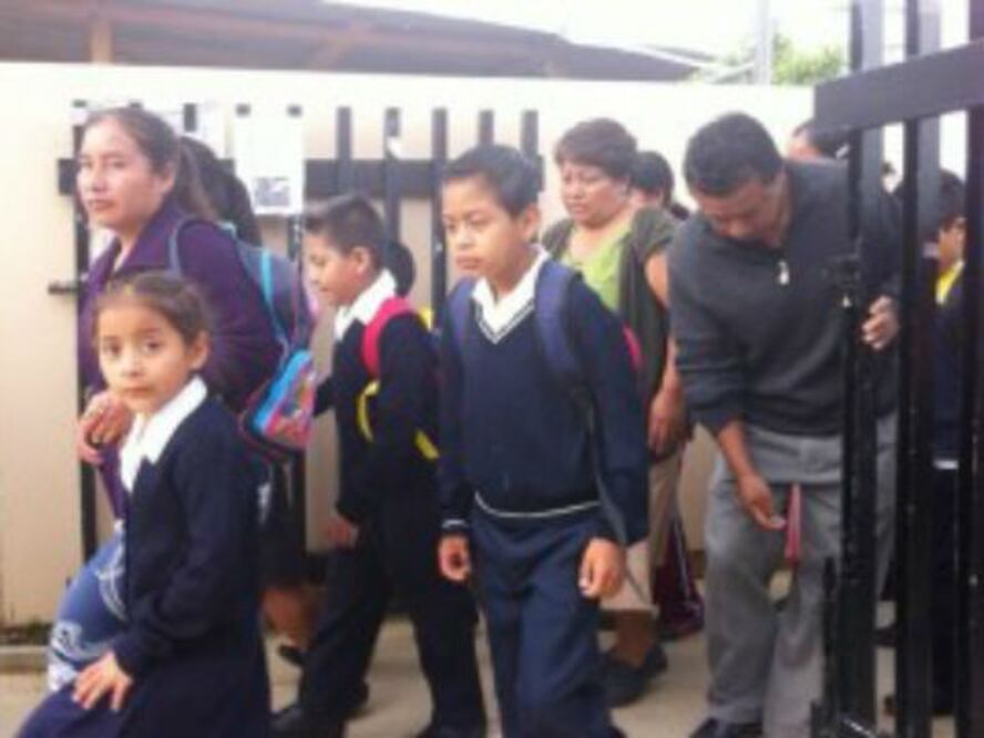 Toman padres de familia escuela