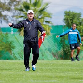 Descartan crisis en el plantel albo