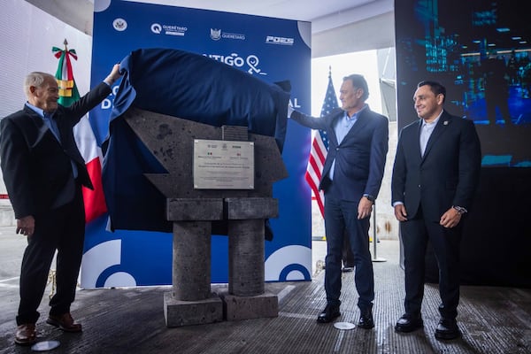 El Gobernador Kuri y el Embajador de Estados Unidos colocaron la primera piedra de la Academia Internacional de Capacitación Policial