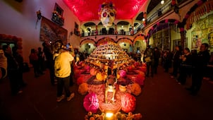 Instalan altar monumental en la Casa de la Corregidora