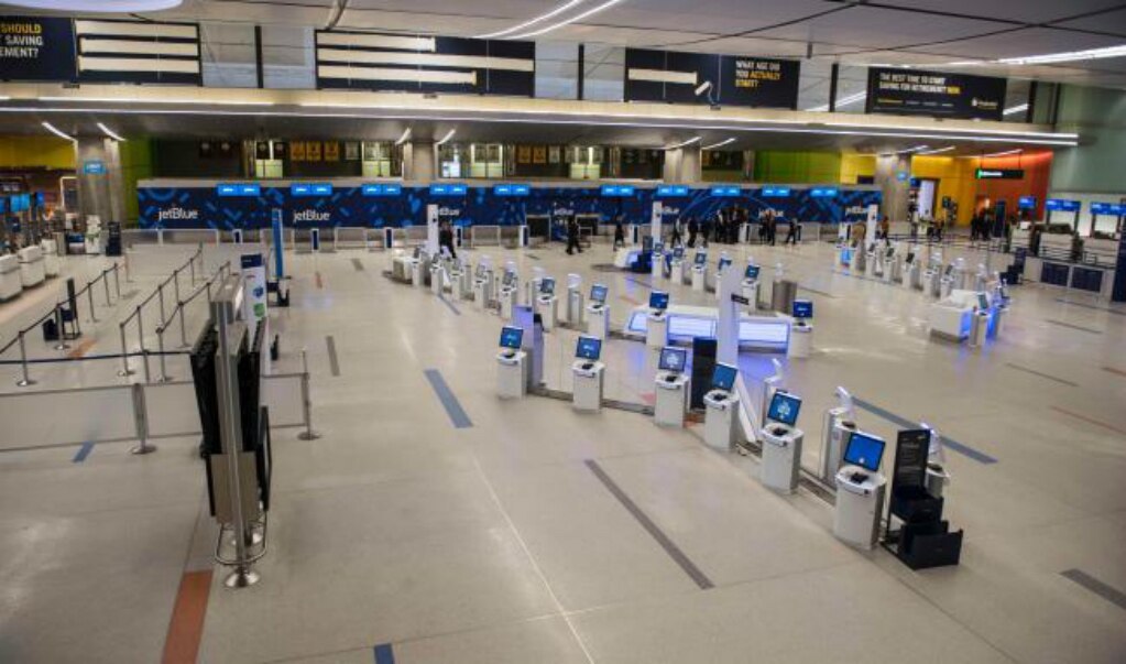 Cancelan casi 6 mil vuelos en noreste de EU por tormenta "Stella"