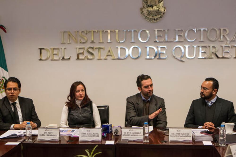 Gerardo Romero Altamirano (centro), presidente del Consejo del IEEQ, dijo que el presupuesto aumentó por las actividades extraordinarias de 2018. (DEMIAN CHÁVEZ. EL UNIVERSAL)