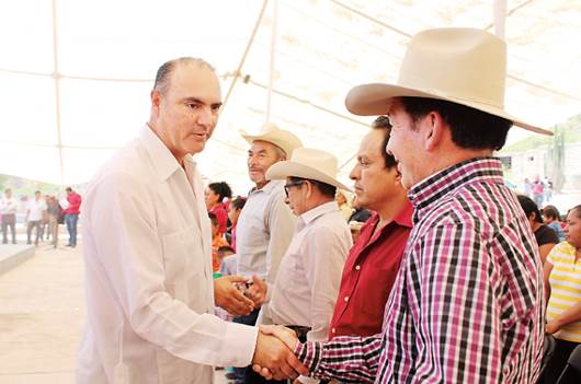 Entregan obras y servicios