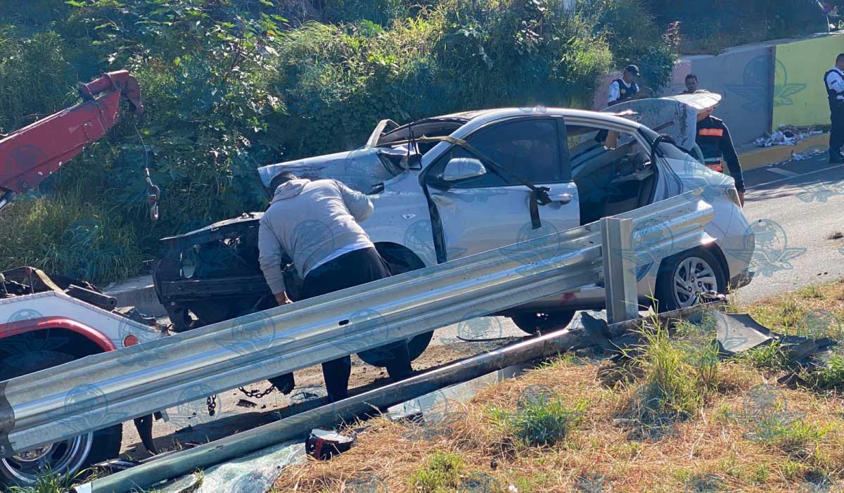 Choque contra barra de contención en Bernardo Quintana deja un lesionado grave